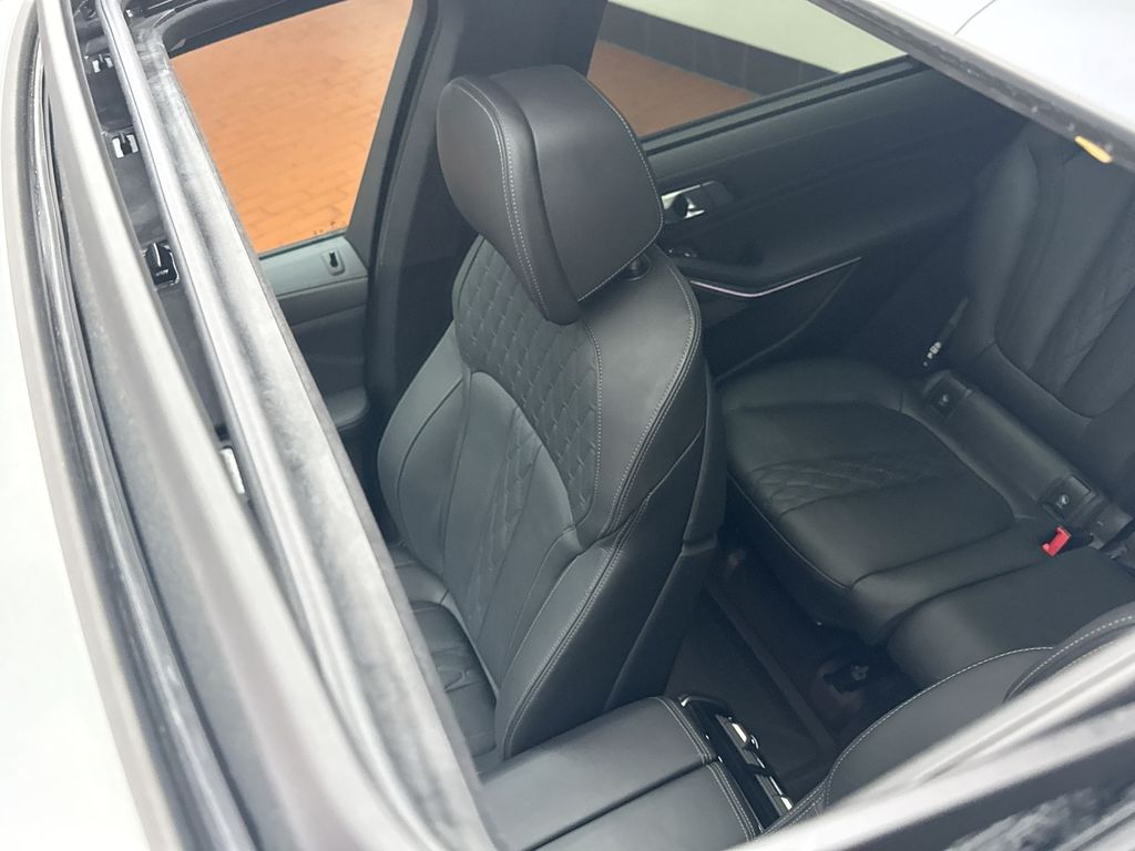 2023 BMW X7 M60i 14