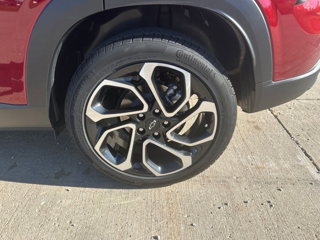 Used 2025 Chevrolet Trax SUV