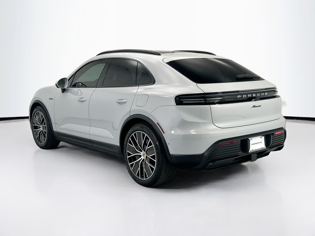Thumbnail: 2026 Porsche Macan - 3