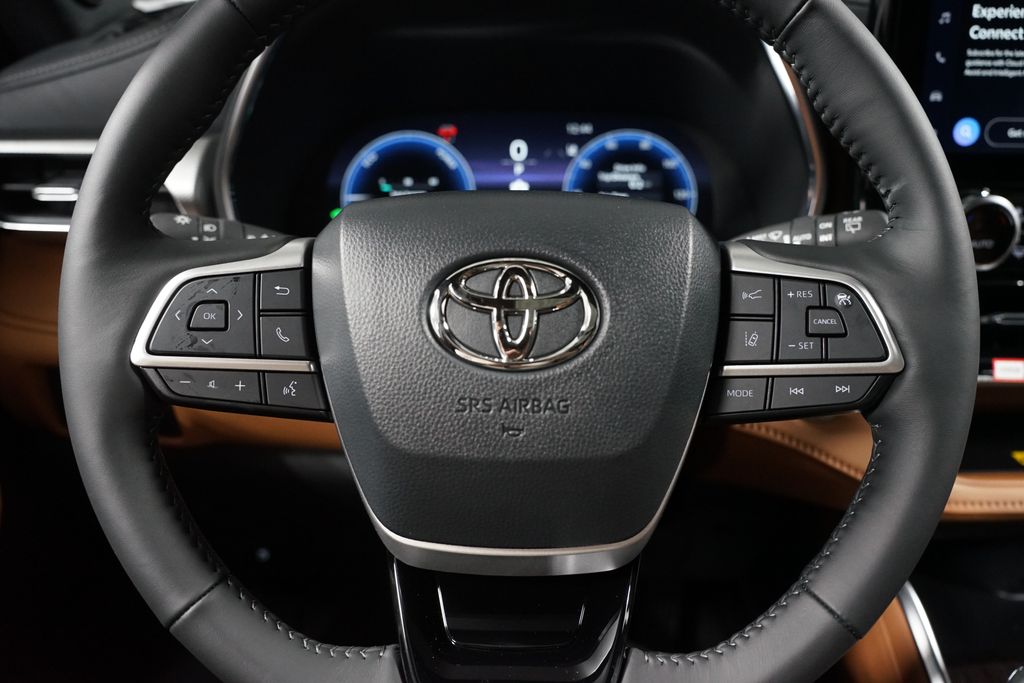 Thumbnail: 2026 Toyota Highlander - 12