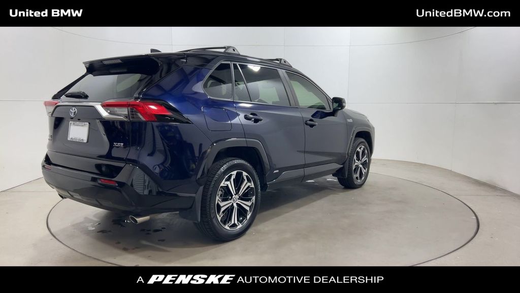 Thumbnail: 2022 Toyota RAV4 - 8