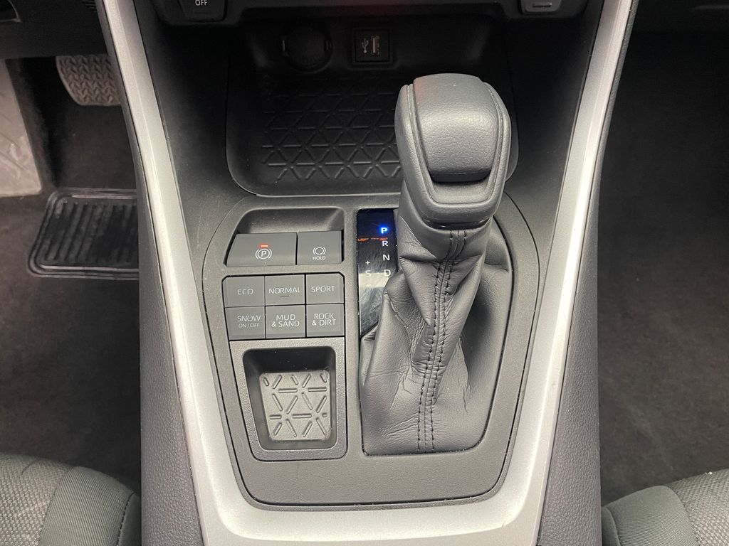 2023 Toyota RAV4 XLE 29