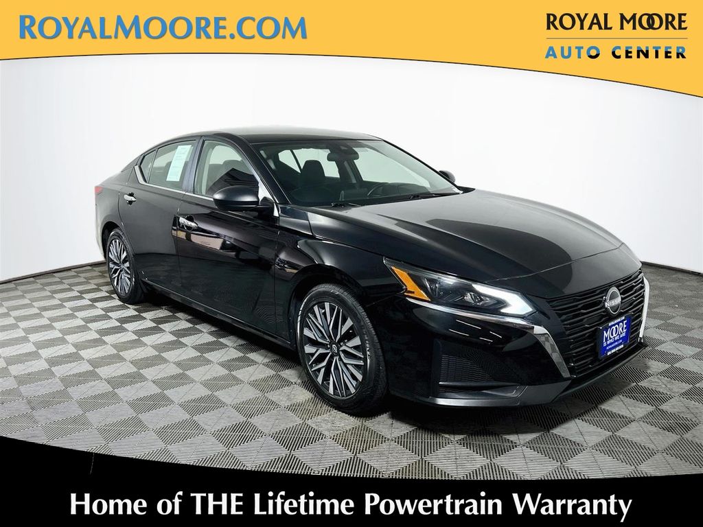 Super Black Clearcoat 2025 Nissan Altima Sedan Front-Wheel Drive Continuously Variable Transmission