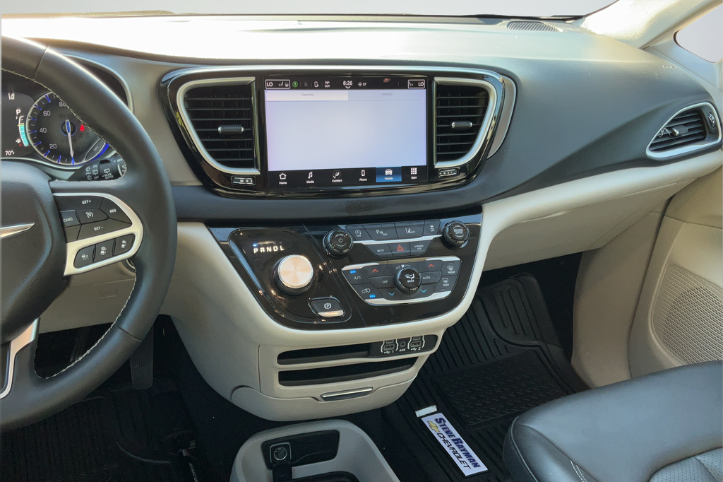 Used 2023 Chrysler Pacifica Touring L 4D Passenger Van