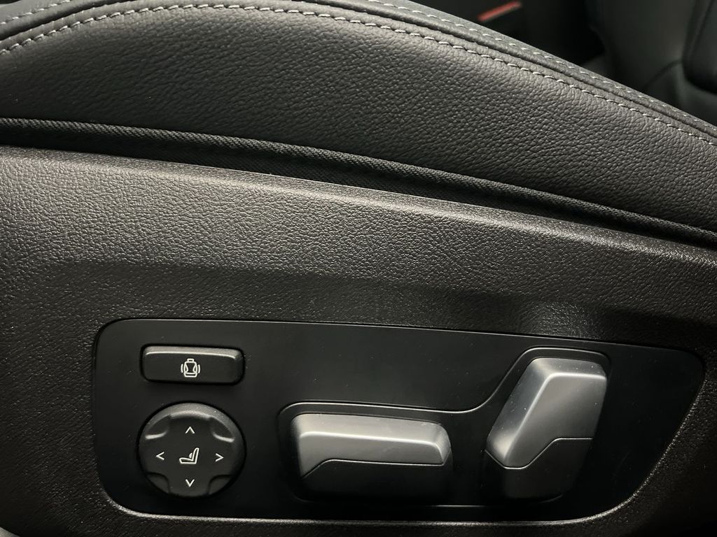 2023 Bmw 330i photo 12