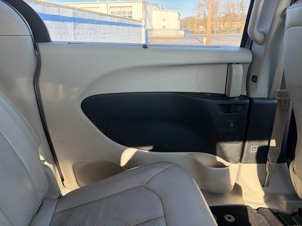 Thumbnail: 2018 Chrysler Pacifica - 17