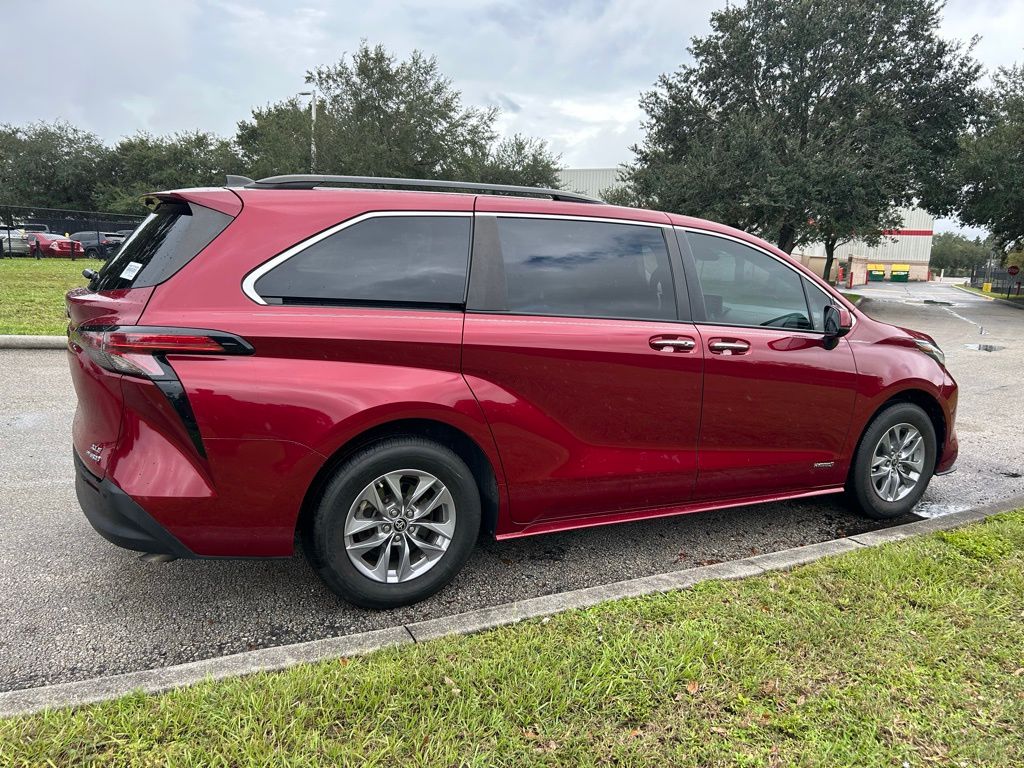 Thumbnail: 2021 Toyota Sienna - 7