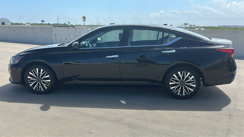 2025 Nissan Altima 2.5 SV Black at Durrett Motor Company