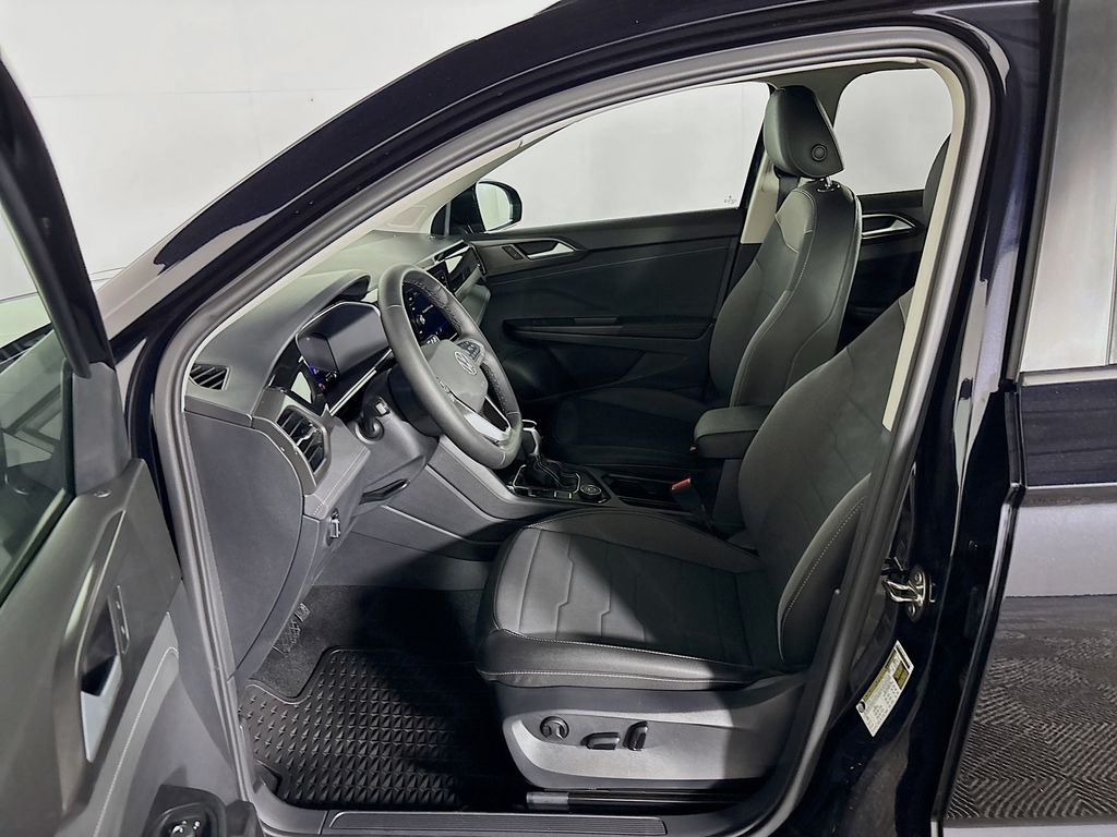 2025 Volkswagen Taos 1.5T SE Black
