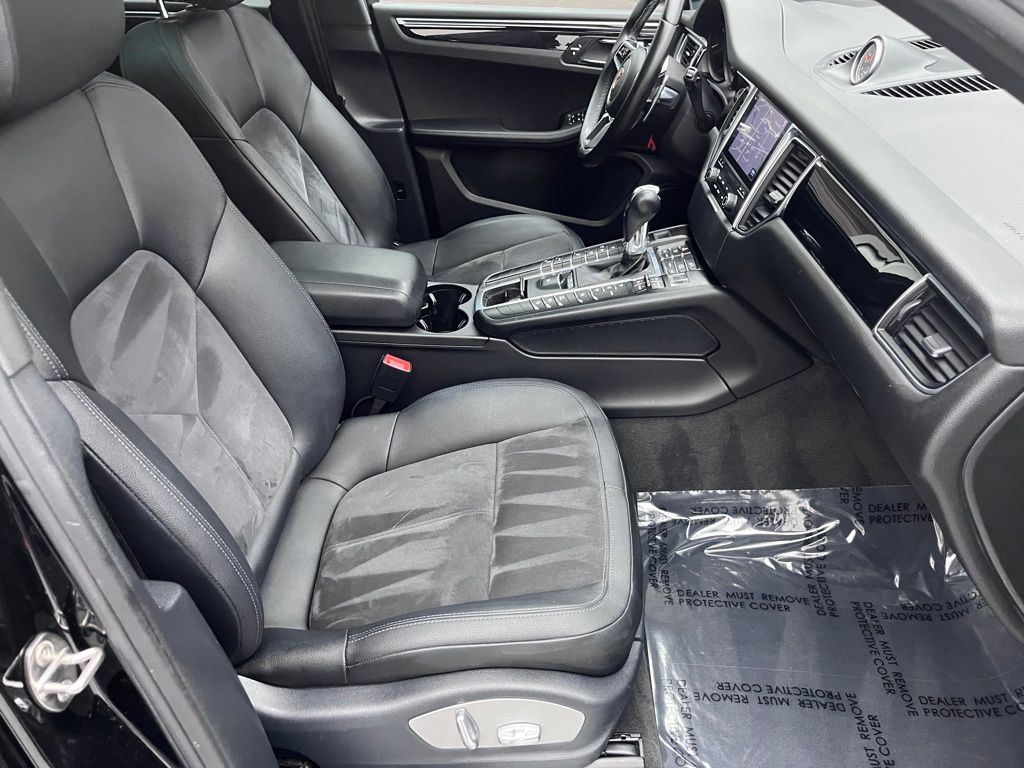 2017 Porsche Macan S 28