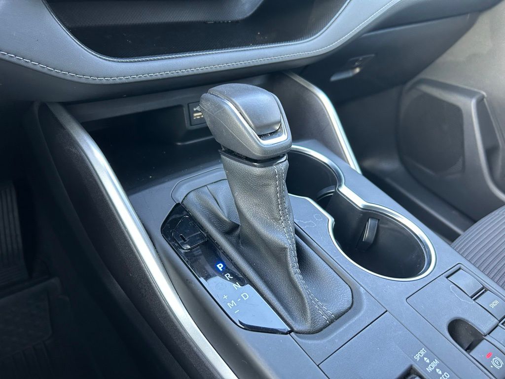 Thumbnail: 2023 Toyota Highlander - 28