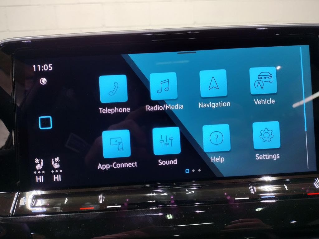 2025 Volkswagen Atlas Cross Sport 2.0T SE w/Technology