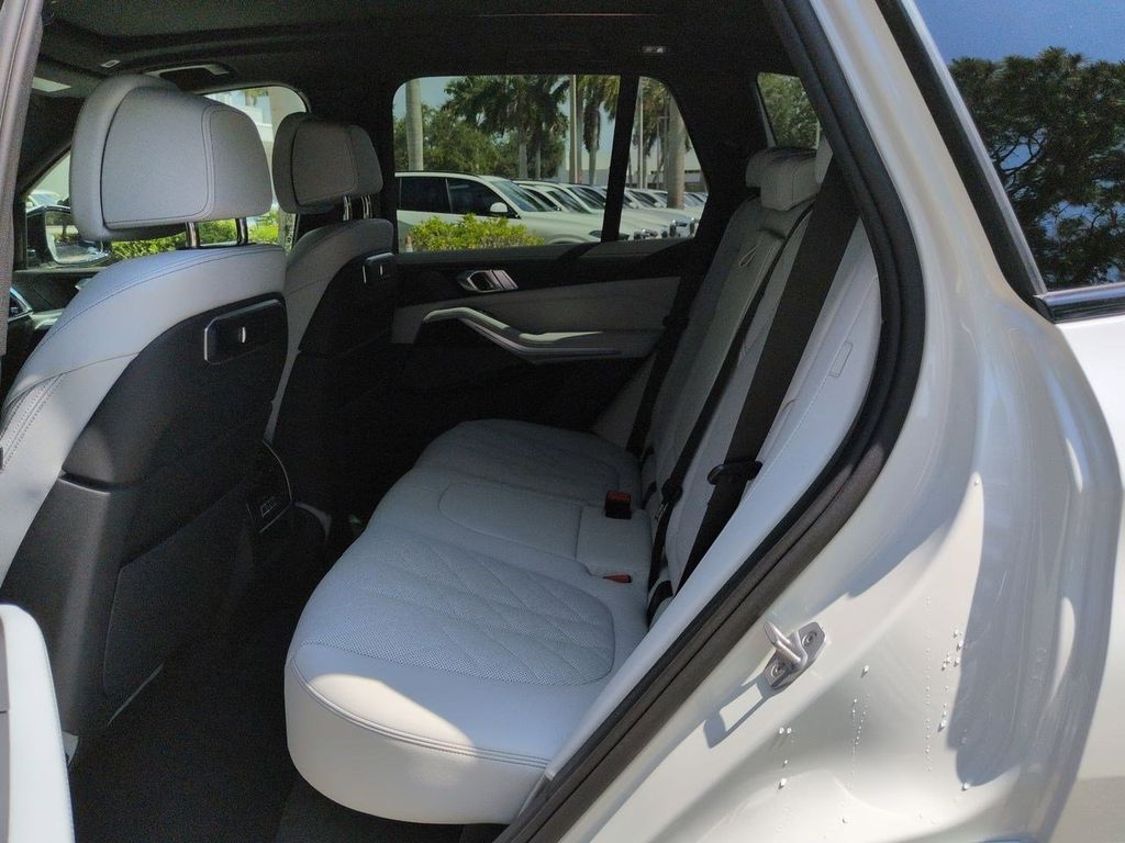 New 2026 White BMW xDrive40i image 14