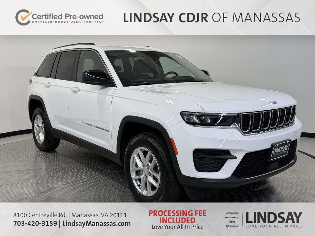 Bright White Clearcoat 2023 Jeep Grand Cherokee Laredo 4WD SUV / Crossover Four-Wheel Drive 8-Speed Automatic