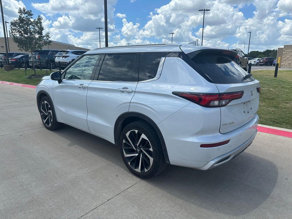 Thumbnail: 2024 Mitsubishi Outlander - 4