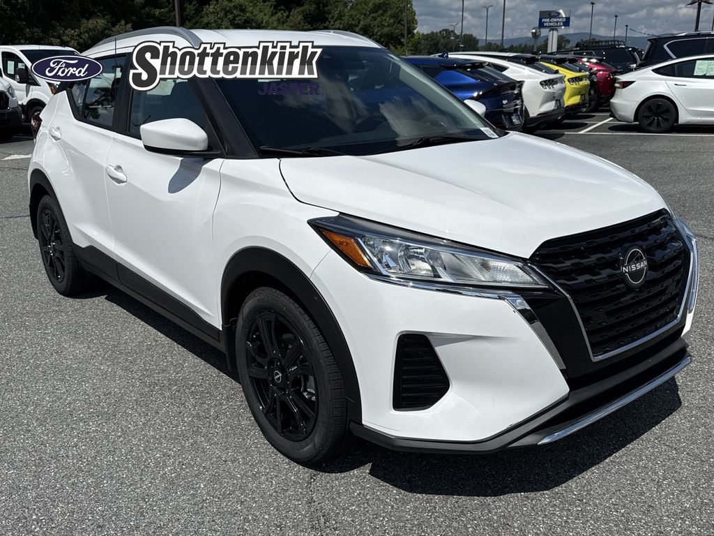 White (Fresh Powder) 2022 Nissan Kicks SUV / Crossover Front-Wheel Drive Continuously Variable Transmission