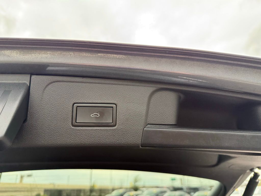 Thumbnail: 2022 Volkswagen Atlas - 30