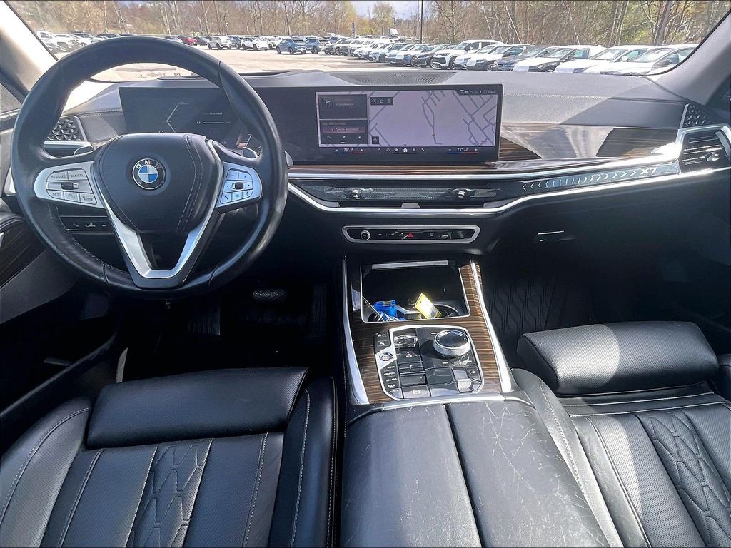 2024 BMW X7 — photo 22