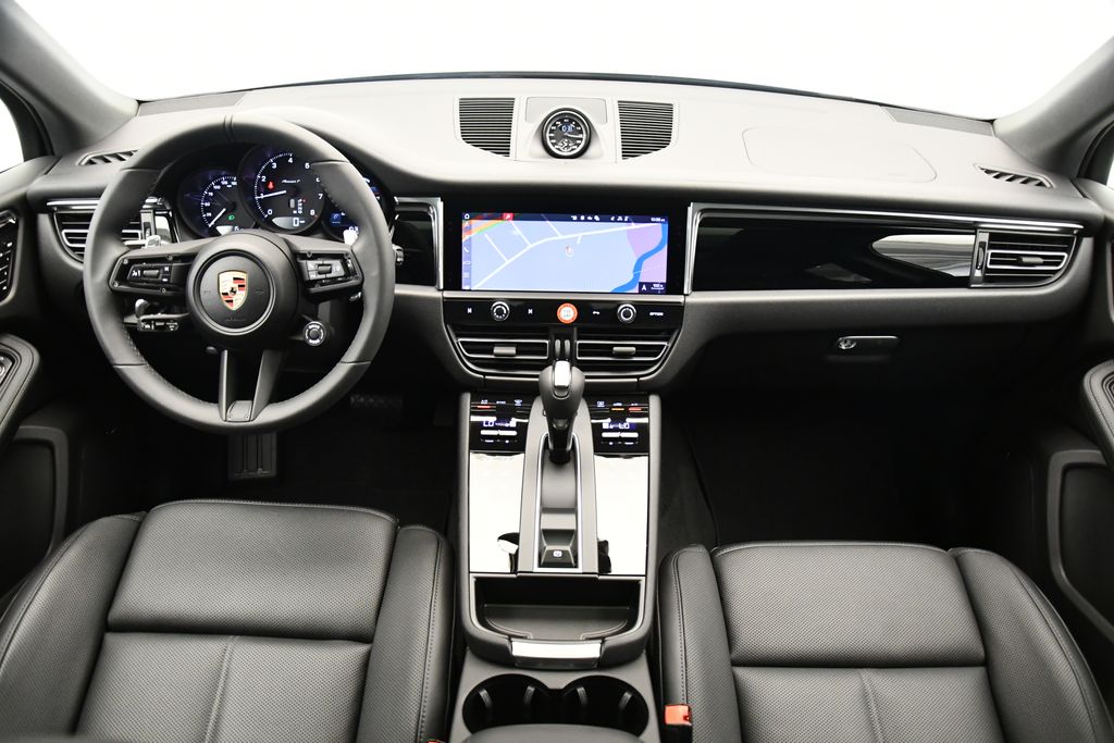 Thumbnail: 2025 Porsche Macan - 21
