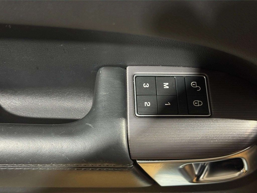 Used 2017 Santorini Black Land Rover 5.0L V8 Supercharged image 9