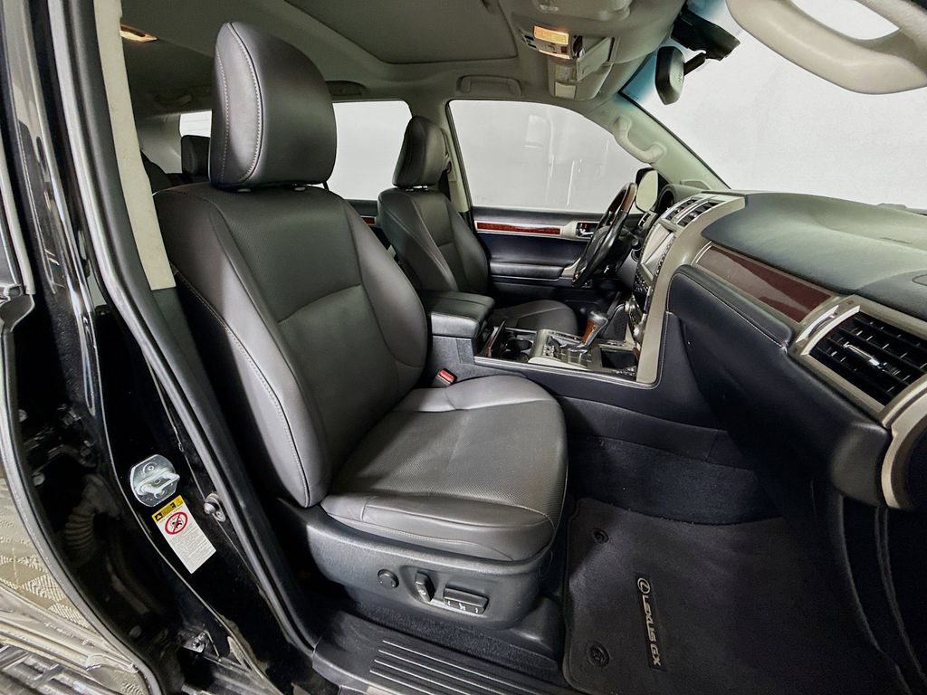 Thumbnail: 2019 Lexus GX - 30