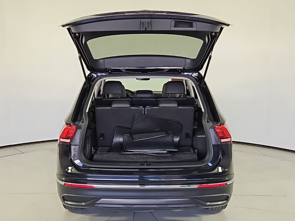 Thumbnail: 2023 Volkswagen Tiguan - 10