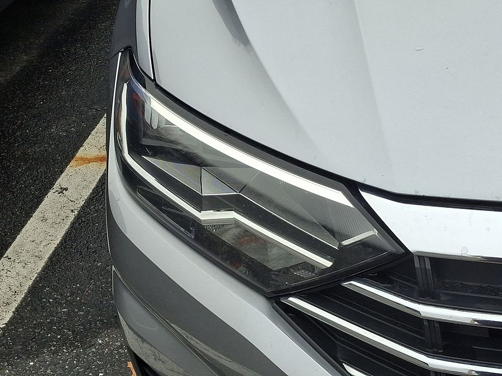 Thumbnail: 2019 Volkswagen Jetta - 4