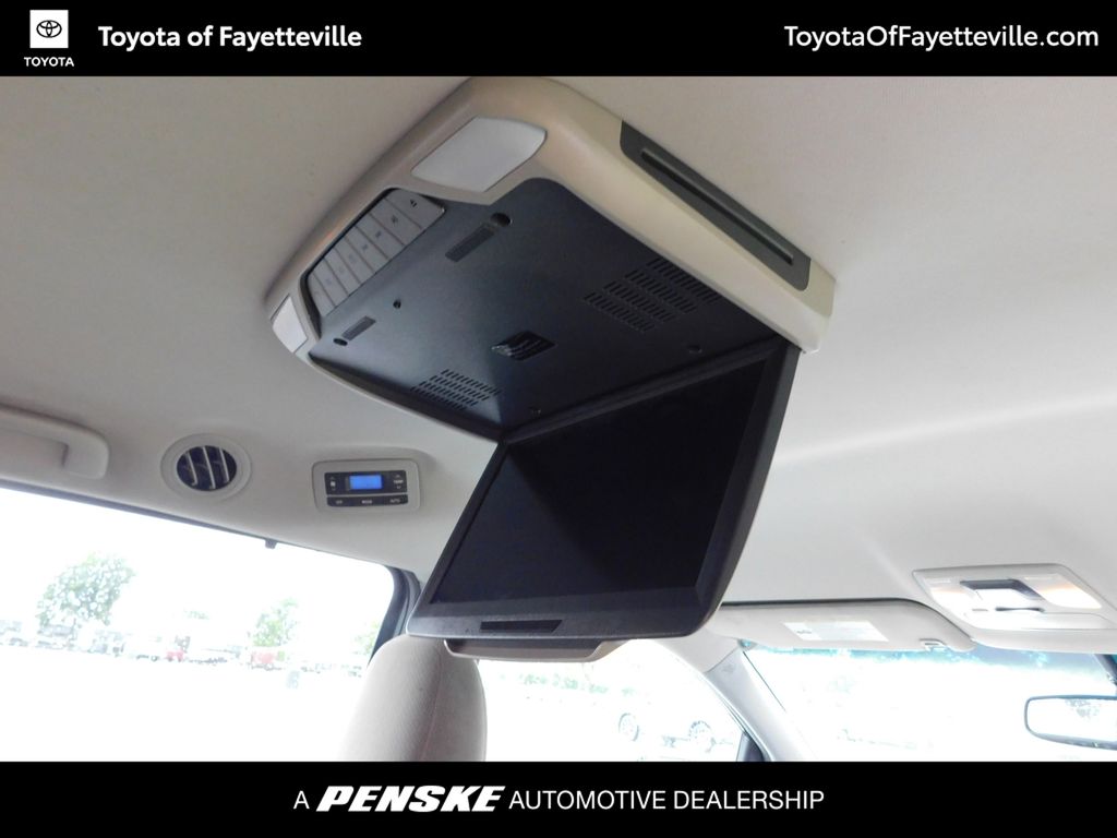 Thumbnail: 2016 Toyota Sienna - 4