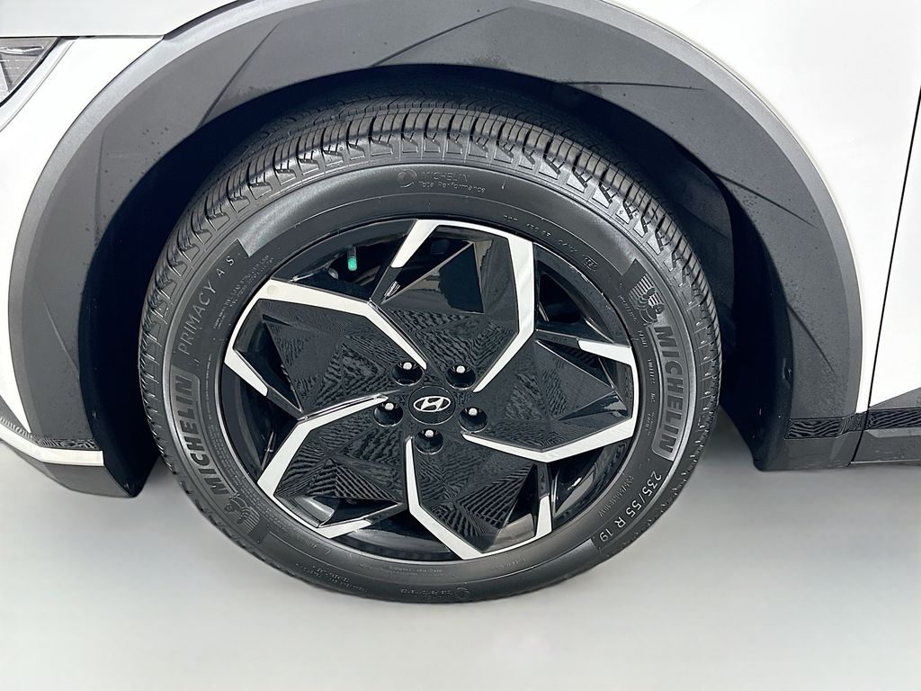 Thumbnail: 2023 Hyundai Ioniq 5 - 31
