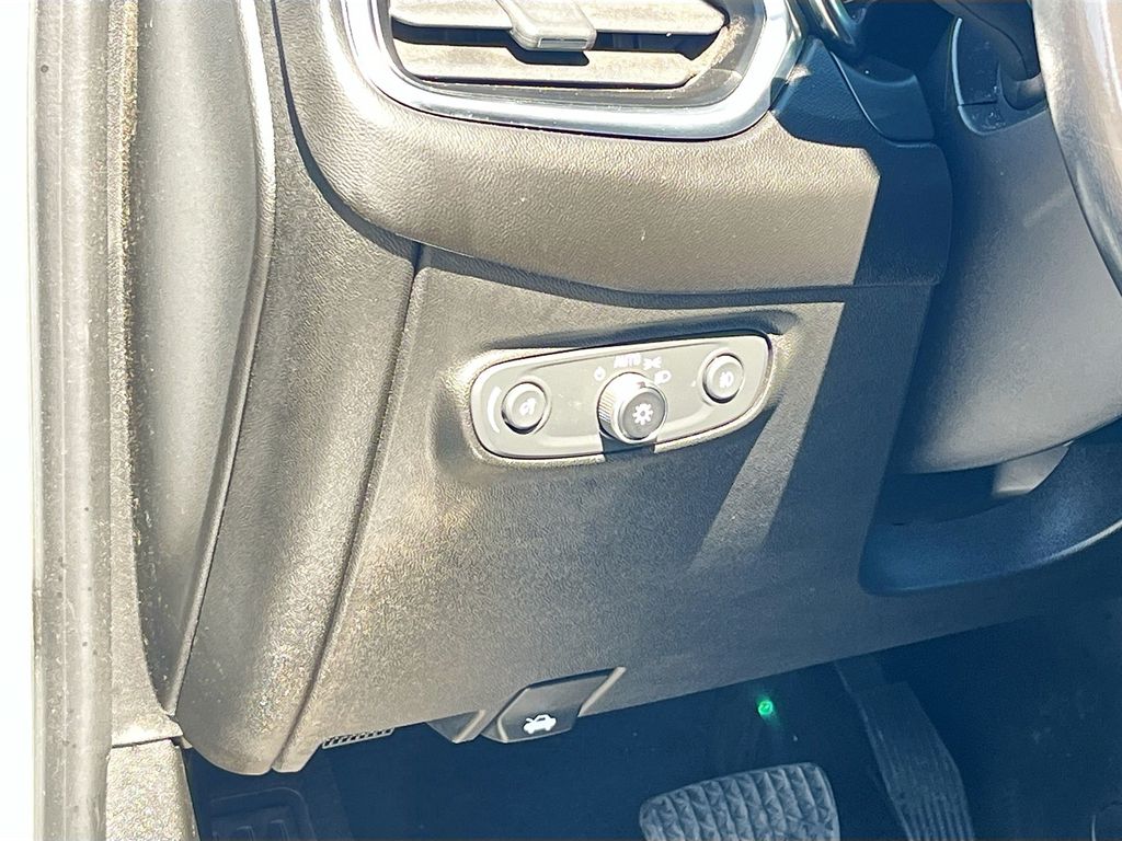 Used 2020 Silver Chevrolet Premier image 10