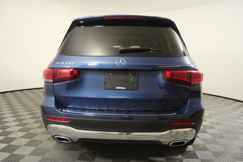 Thumbnail: 2023 Mercedes-Benz GLB - 4