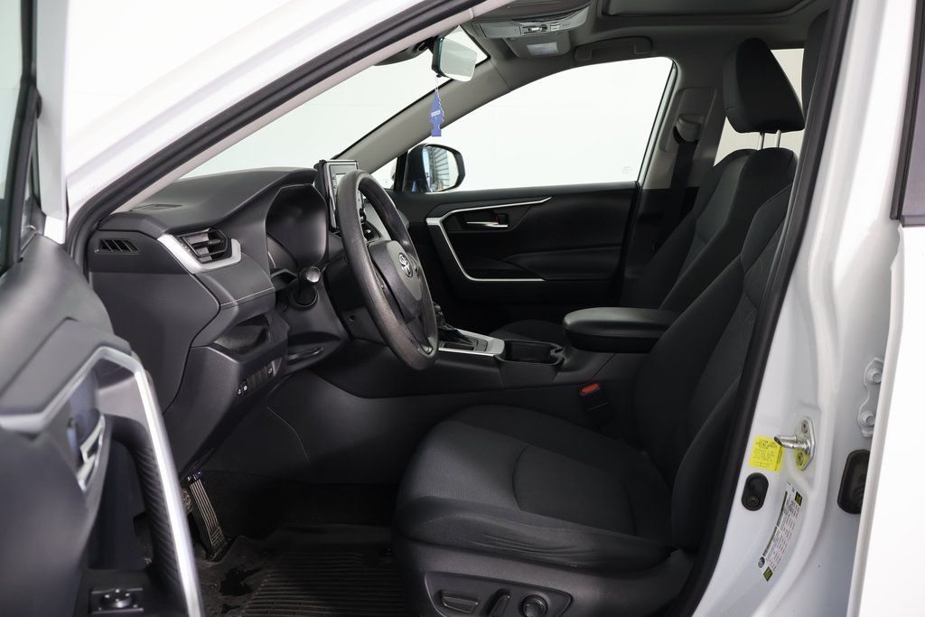 Thumbnail: 2019 Toyota RAV4 - 10