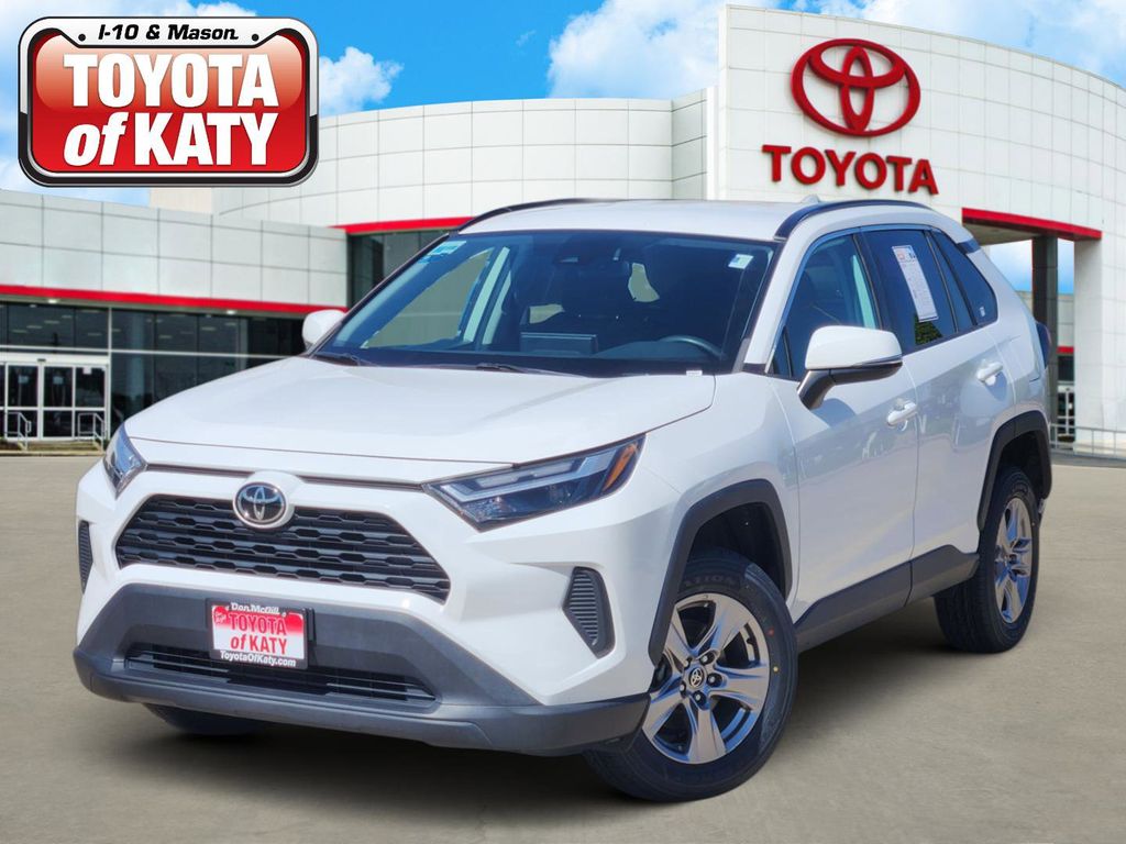 White 2022 Toyota RAV4 XLE FWD SUV / Crossover Front-Wheel Drive 8-Speed Automatic