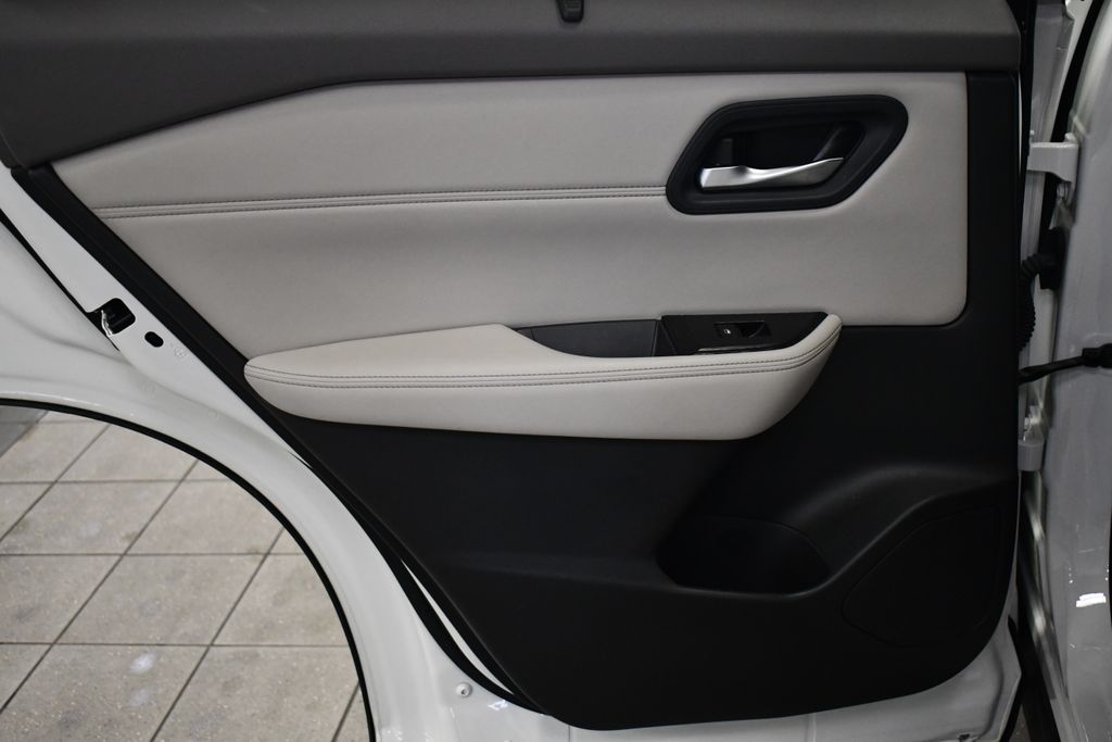 Thumbnail: 2023 Nissan Rogue - 27