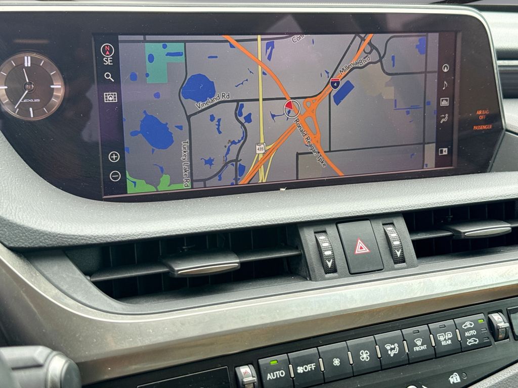 Thumbnail: 2020 Lexus ES - 22