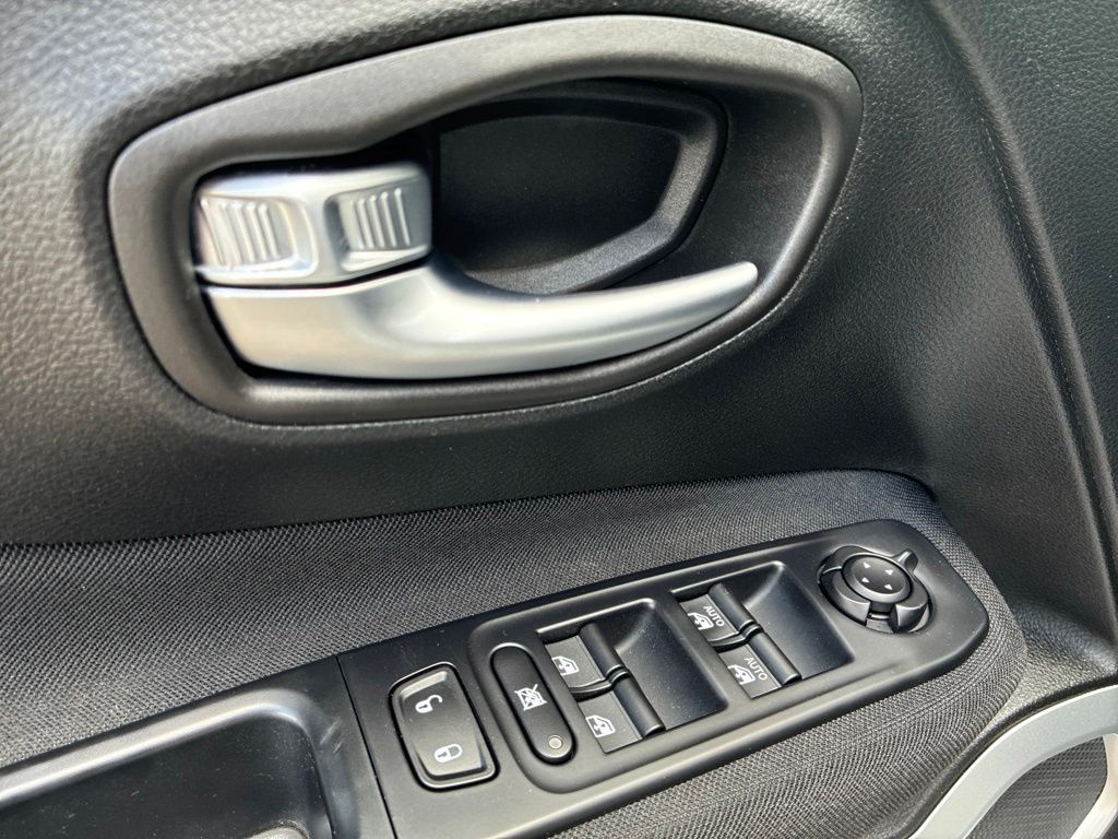 2018 Jeep Renegade Latitude White at Durrett Motor Company