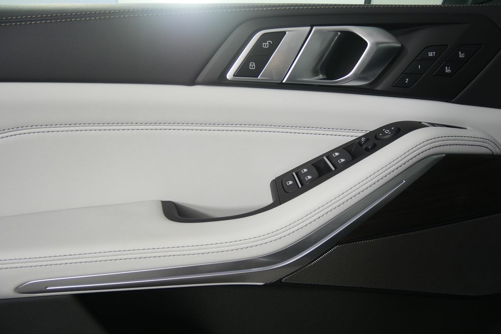 Thumbnail: 2026 BMW X5 - 9