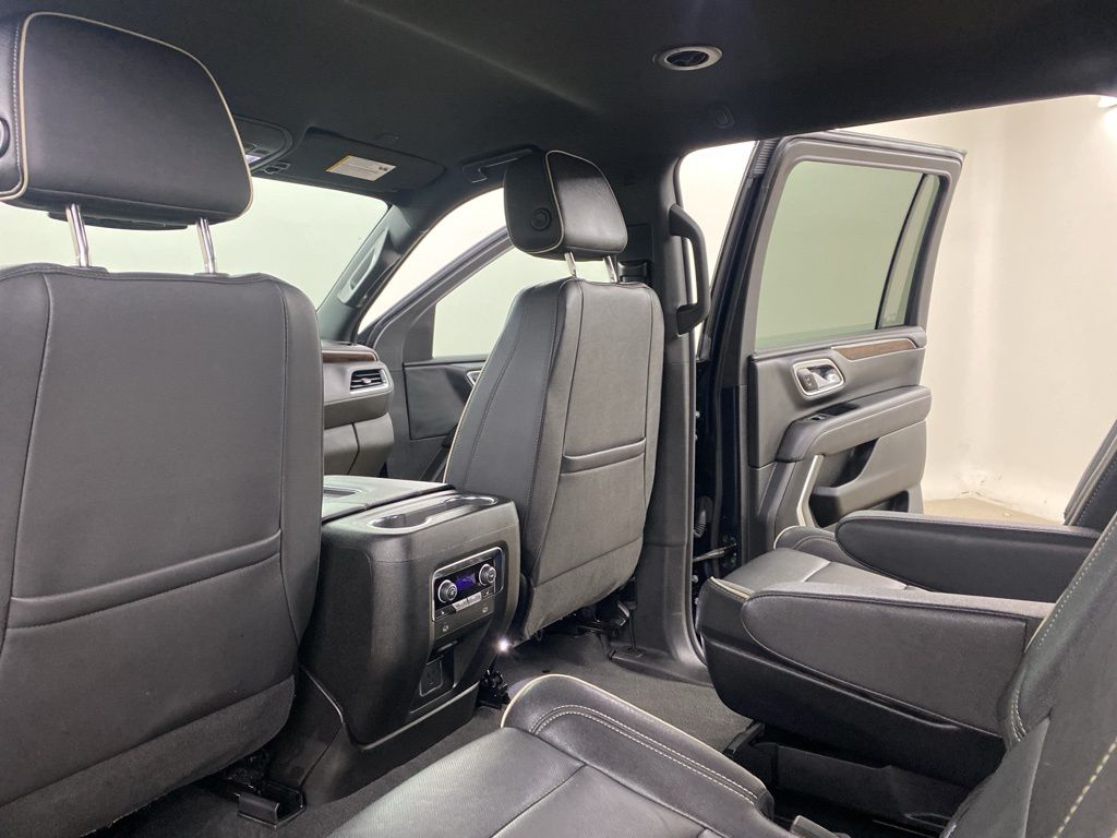 2023 Chevrolet Suburban Premier photo