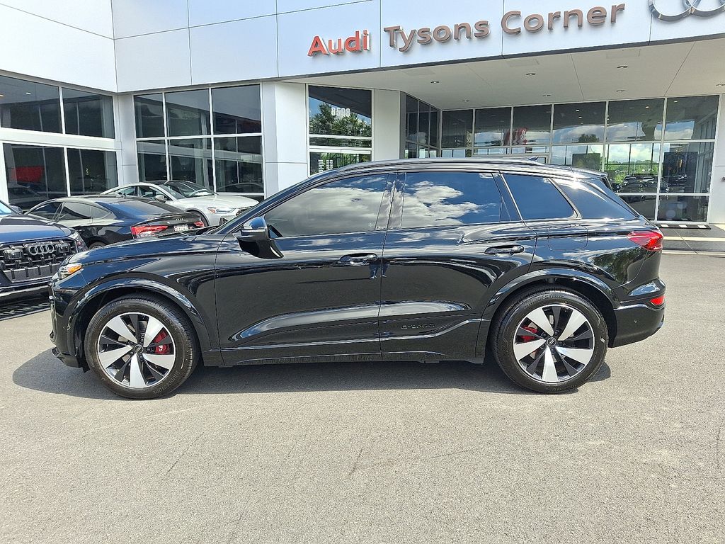 Thumbnail: 2025 Audi SQ6 e-tron - 7