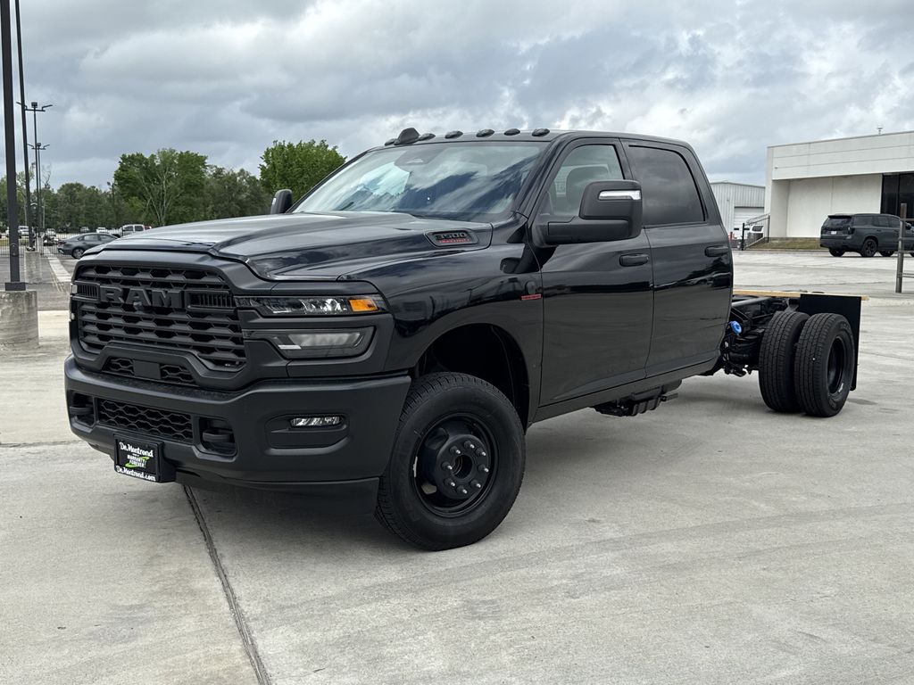 Diamond Black Crystal Pearlcoat 2026 RAM 3500 Chassis Tradesman Crew Cab LB DRW 4WD Pickup Truck Four-Wheel Drive 8-Speed Automatic