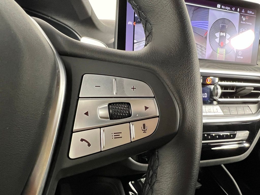 Thumbnail: 2025 BMW X4 - 17