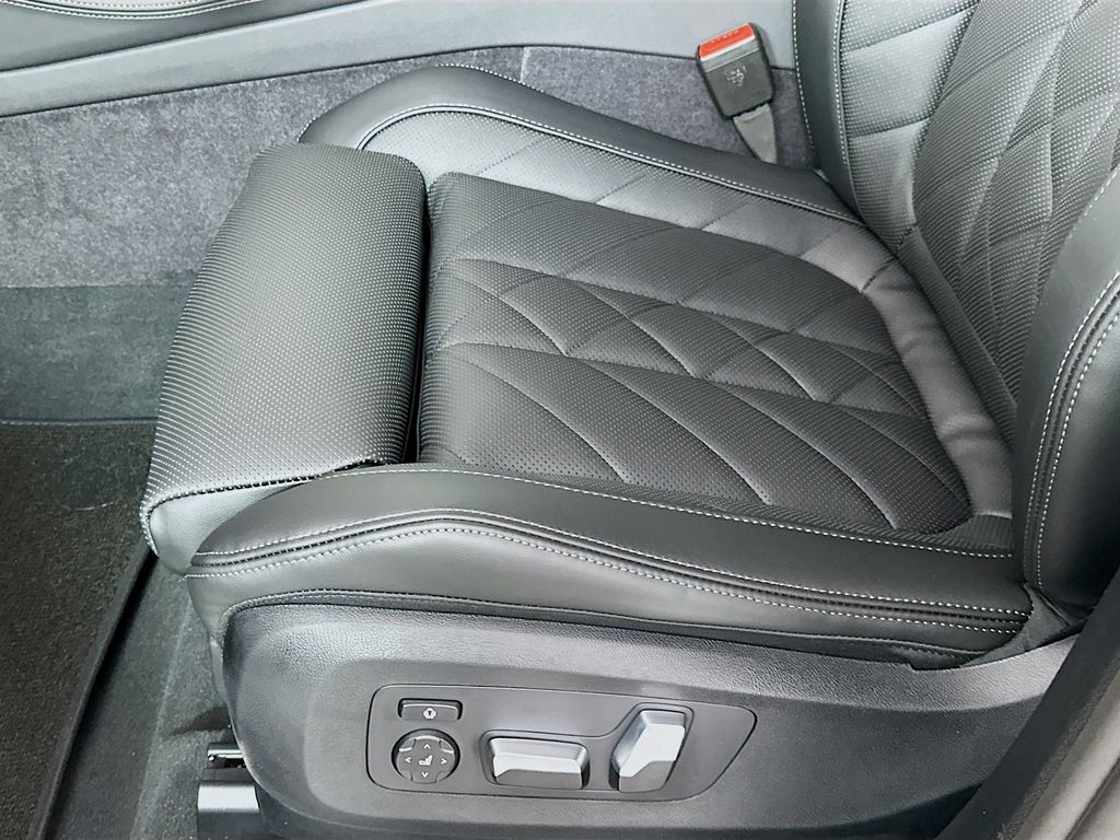 Thumbnail: 2026 BMW X5 - 21