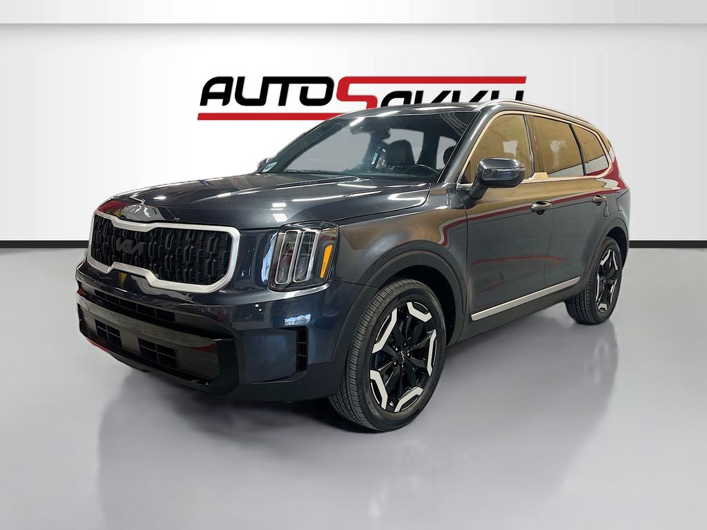 Used 2023 Gravity Gray Kia EX image 3