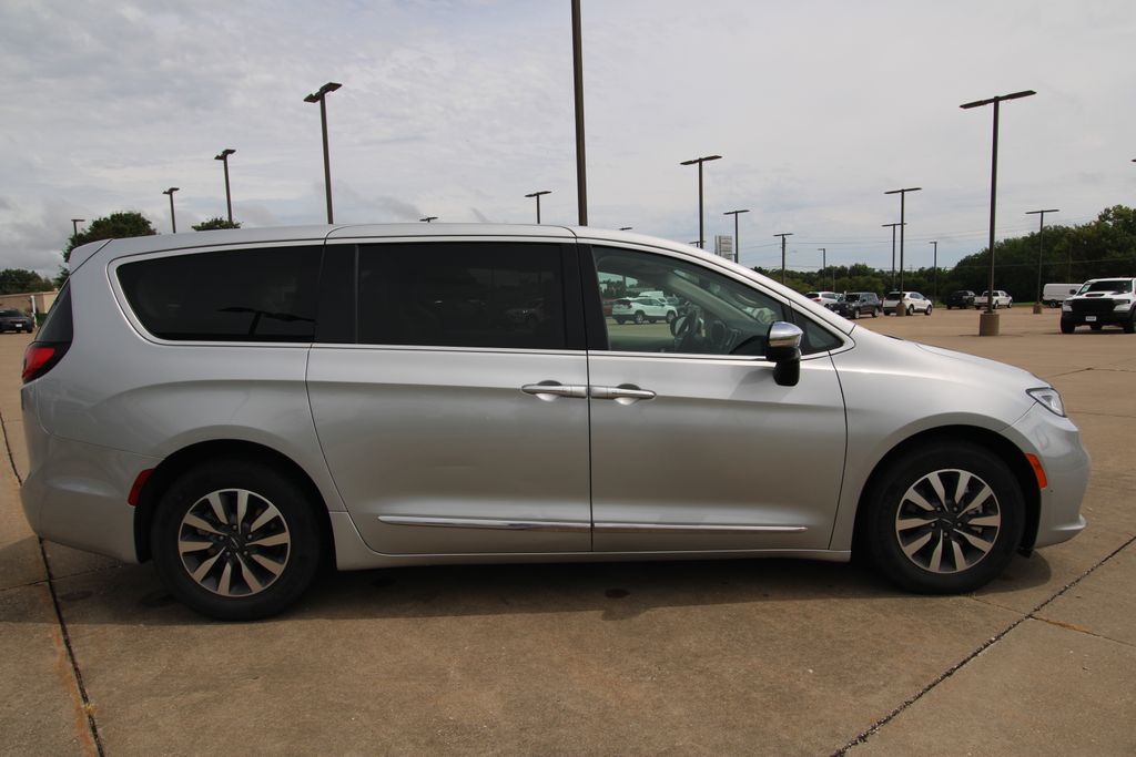 Used 2023 Chrysler Pacifica Hybrid Van