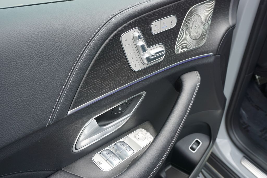 2025 Mercedes-Benz GLS 450 4MATIC 22