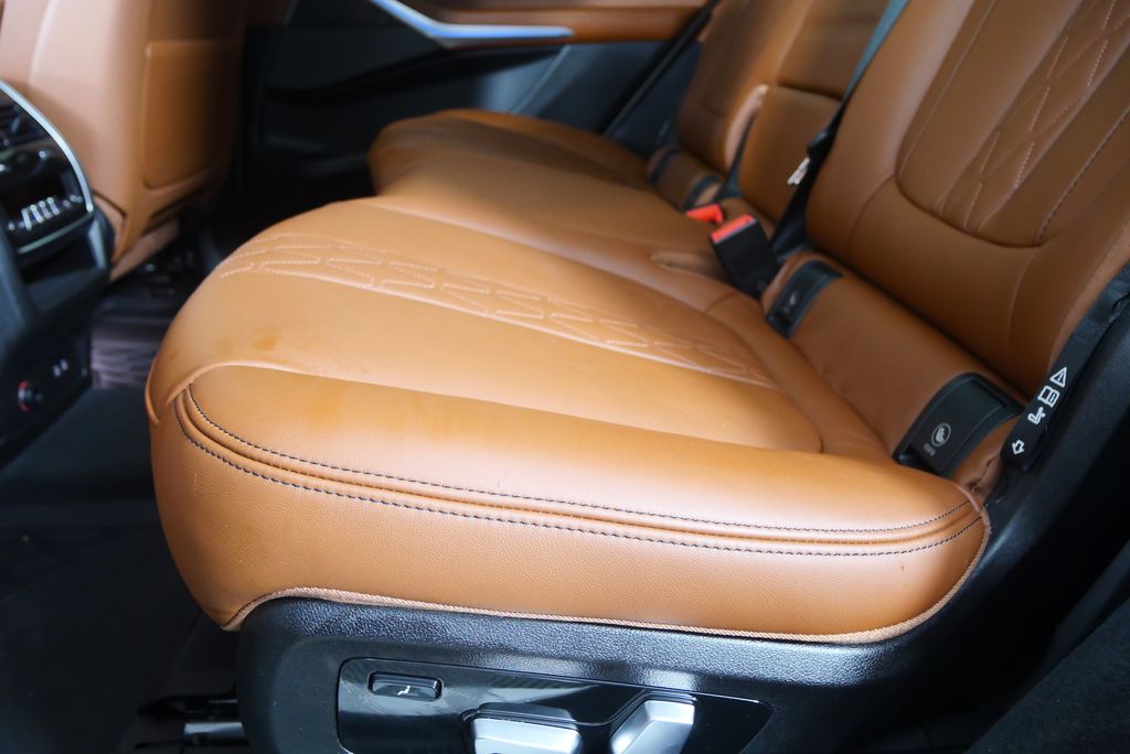 Thumbnail: 2025 BMW X7 - 15