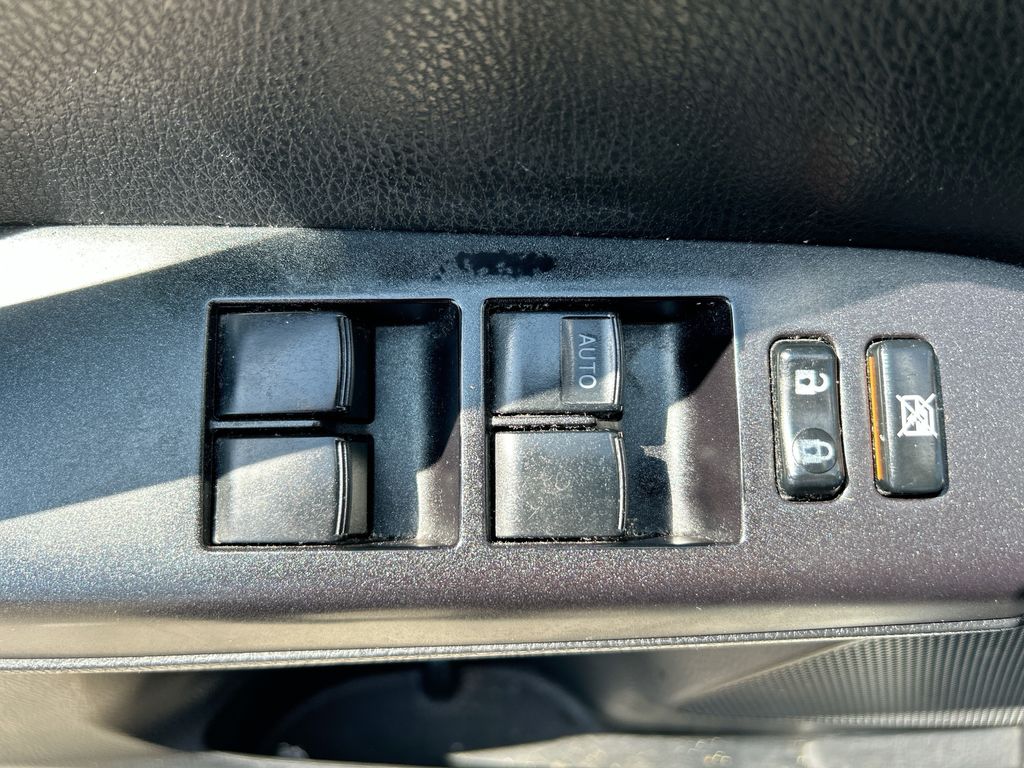 Thumbnail: 2018 Toyota RAV4 - 12