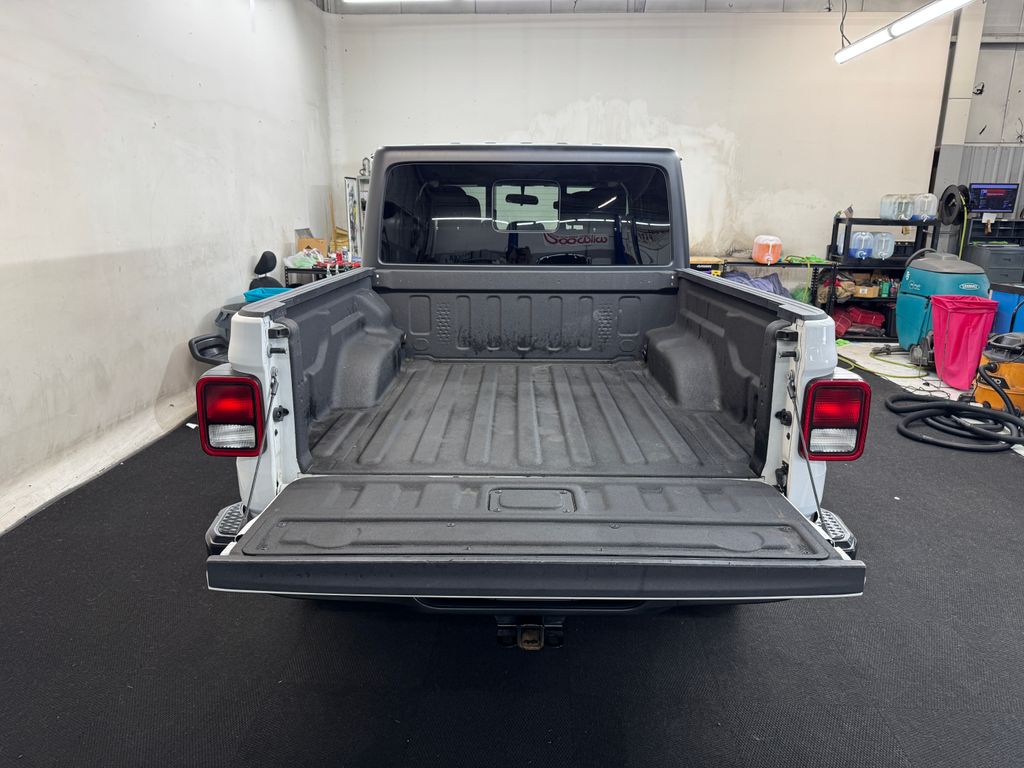 2022 Jeep Gladiator Sport