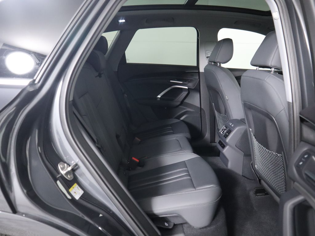 Thumbnail: 2025 Audi Q5 - 25