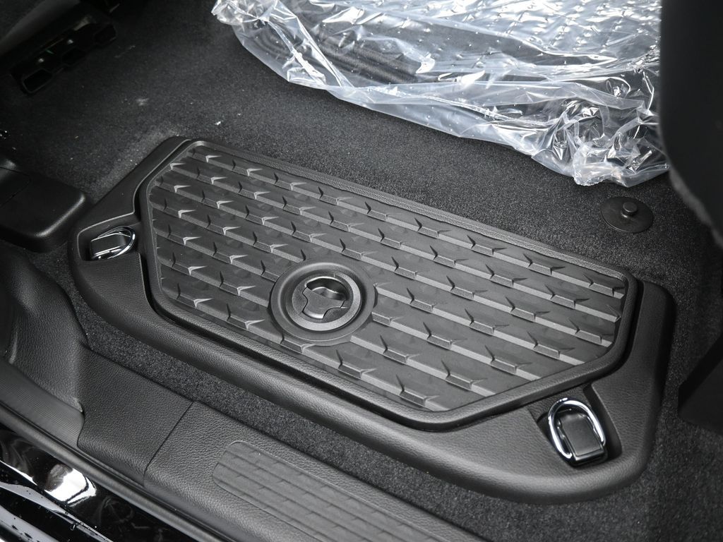 New 2026 Diamond Black Crystal Pearlcoat Ram Laramie image 34